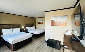 Motel 7 Inn & Suites